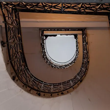 Apartment Boutique In Downtown *